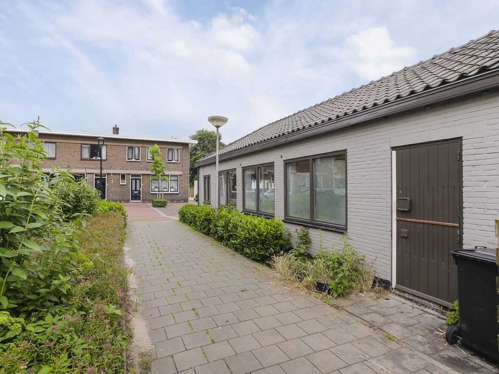 Kerkweg-West 10, WADDINXVEEN