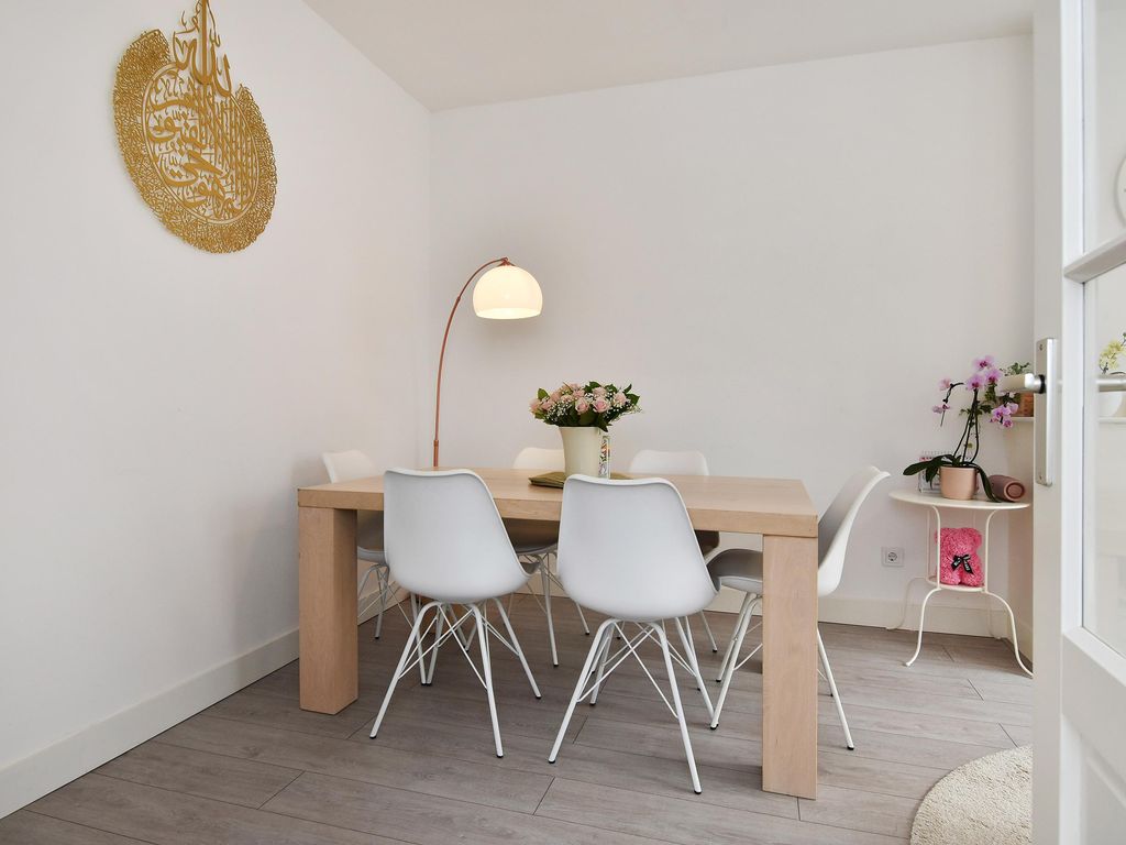 Van de Veldestraat 16, 'S-GRAVENHAGE