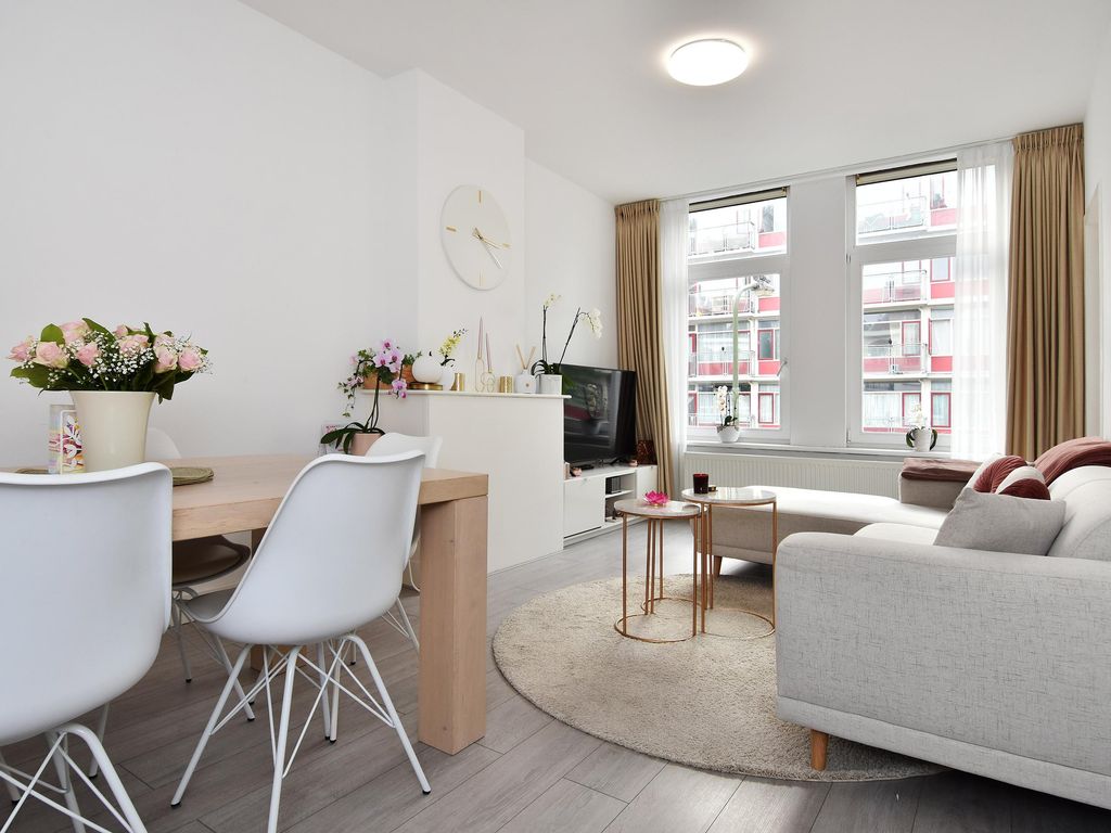 Van de Veldestraat 16, 'S-GRAVENHAGE