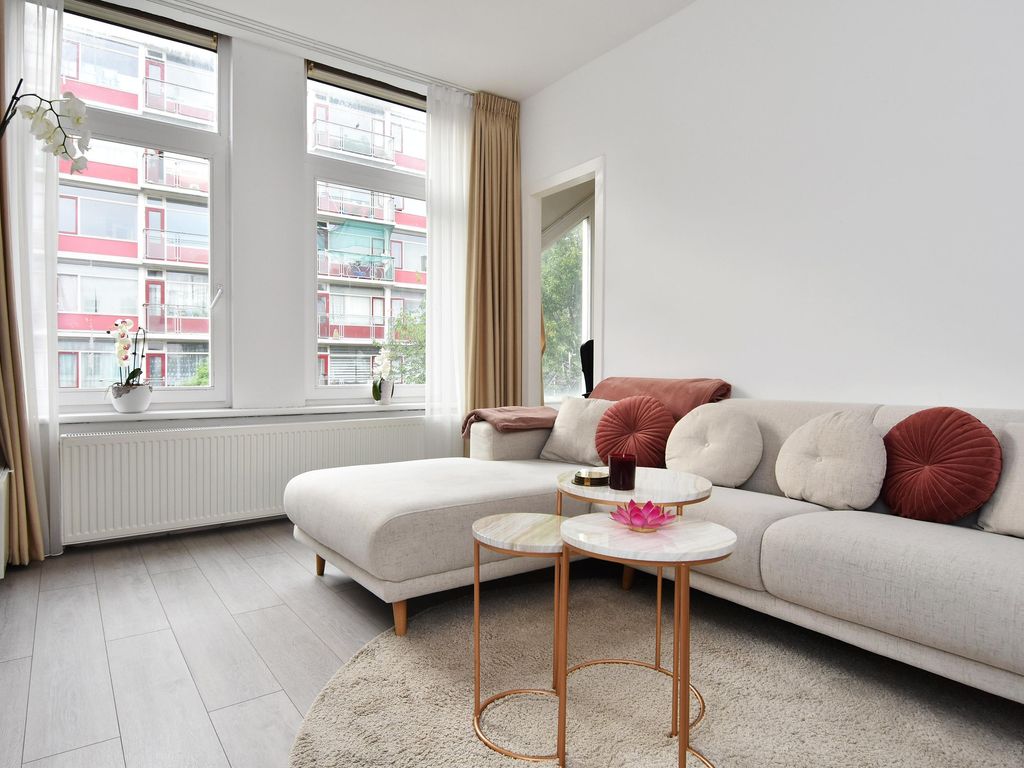 Van de Veldestraat 16, 'S-GRAVENHAGE