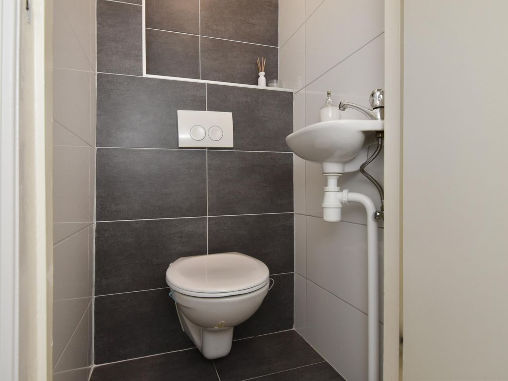 Van de Veldestraat 16, 'S-GRAVENHAGE