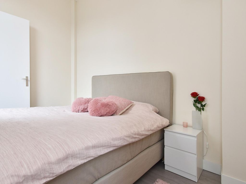 Van de Veldestraat 16, 'S-GRAVENHAGE