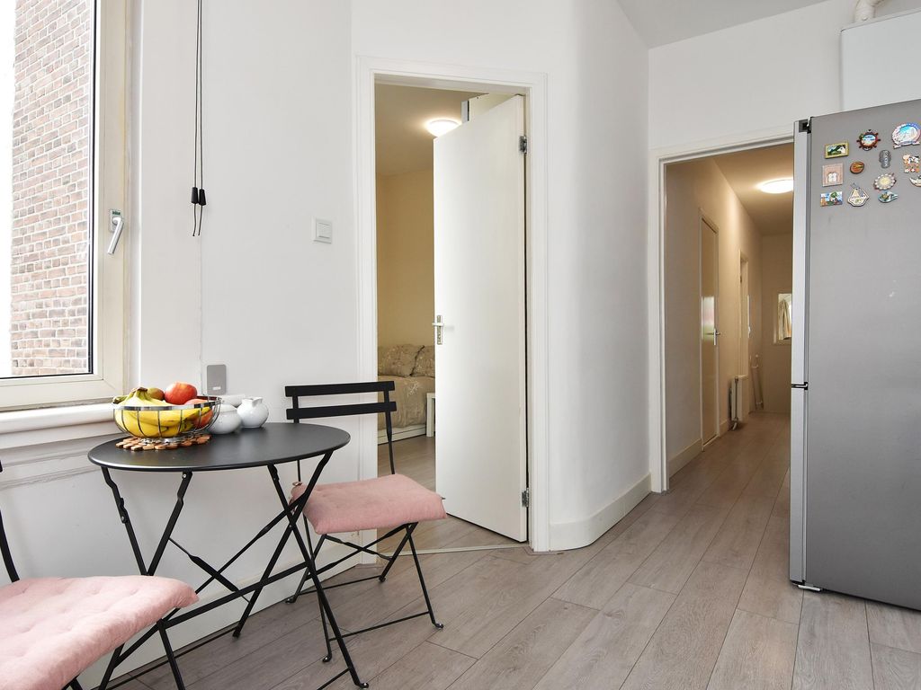 Van de Veldestraat 16, 'S-GRAVENHAGE