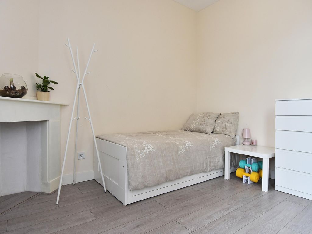 Van de Veldestraat 16, 'S-GRAVENHAGE