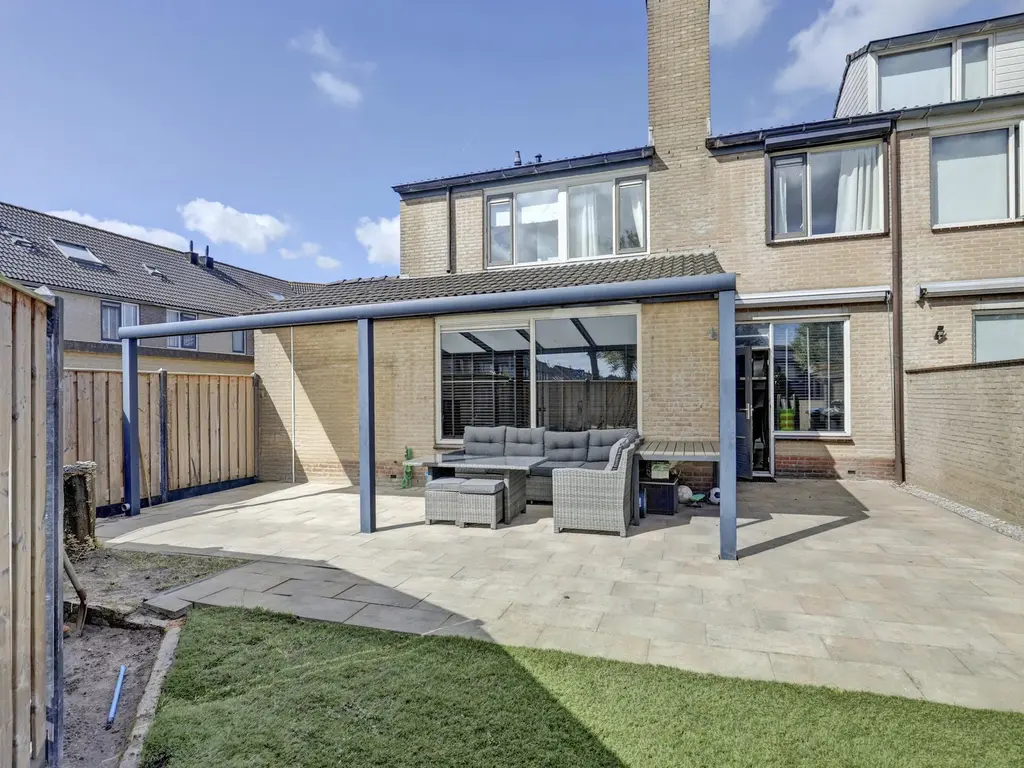 Rhonestraat 1, SPIJKENISSE