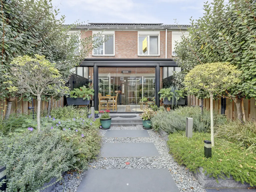 Tamusdonk 6, SPIJKENISSE