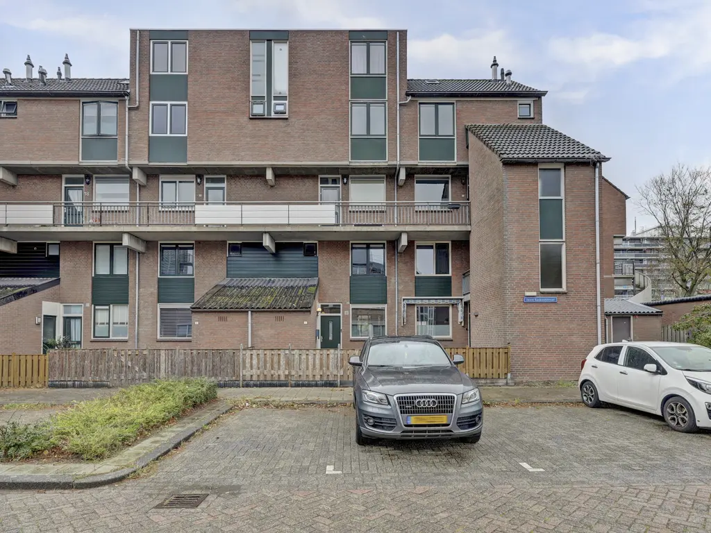 J. Sasboutstraat 4, SPIJKENISSE