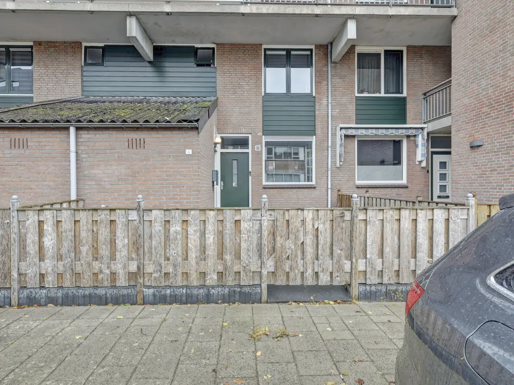 J. Sasboutstraat 4, SPIJKENISSE