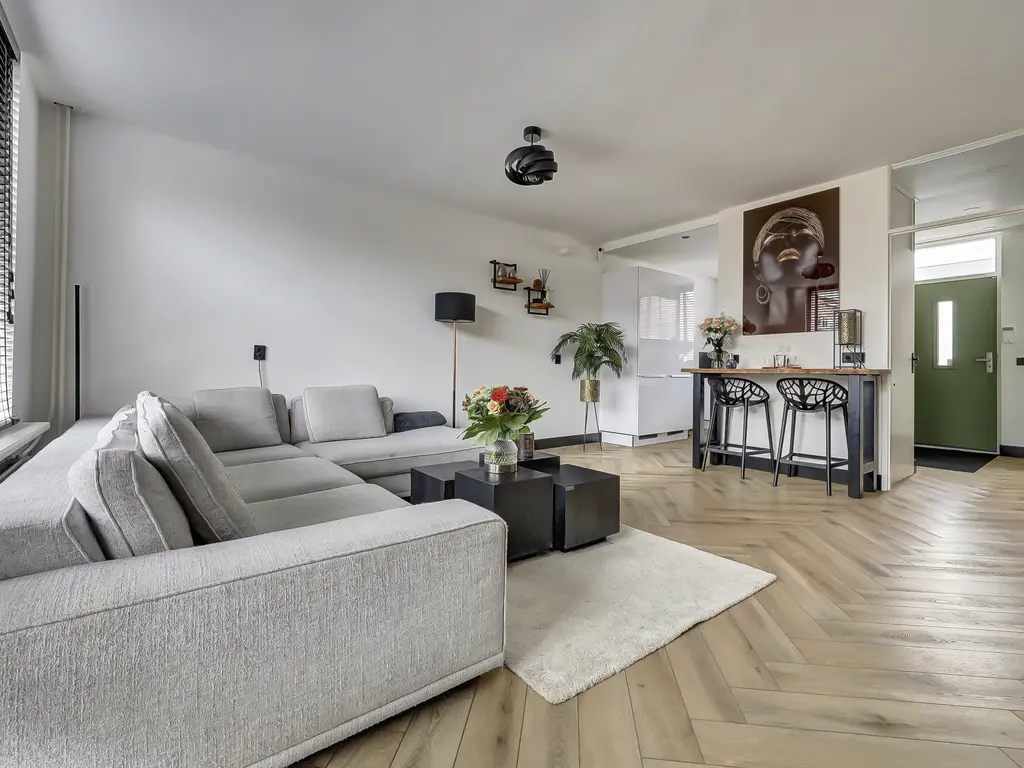 J. Sasboutstraat 4, SPIJKENISSE