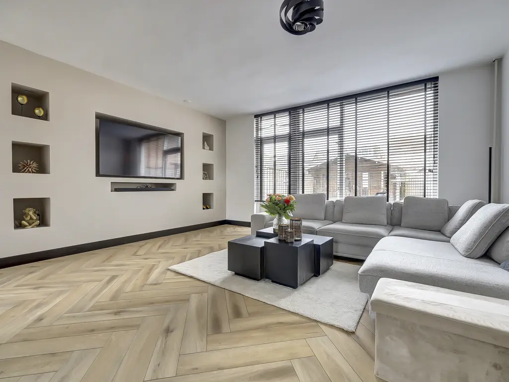 J. Sasboutstraat 4, SPIJKENISSE