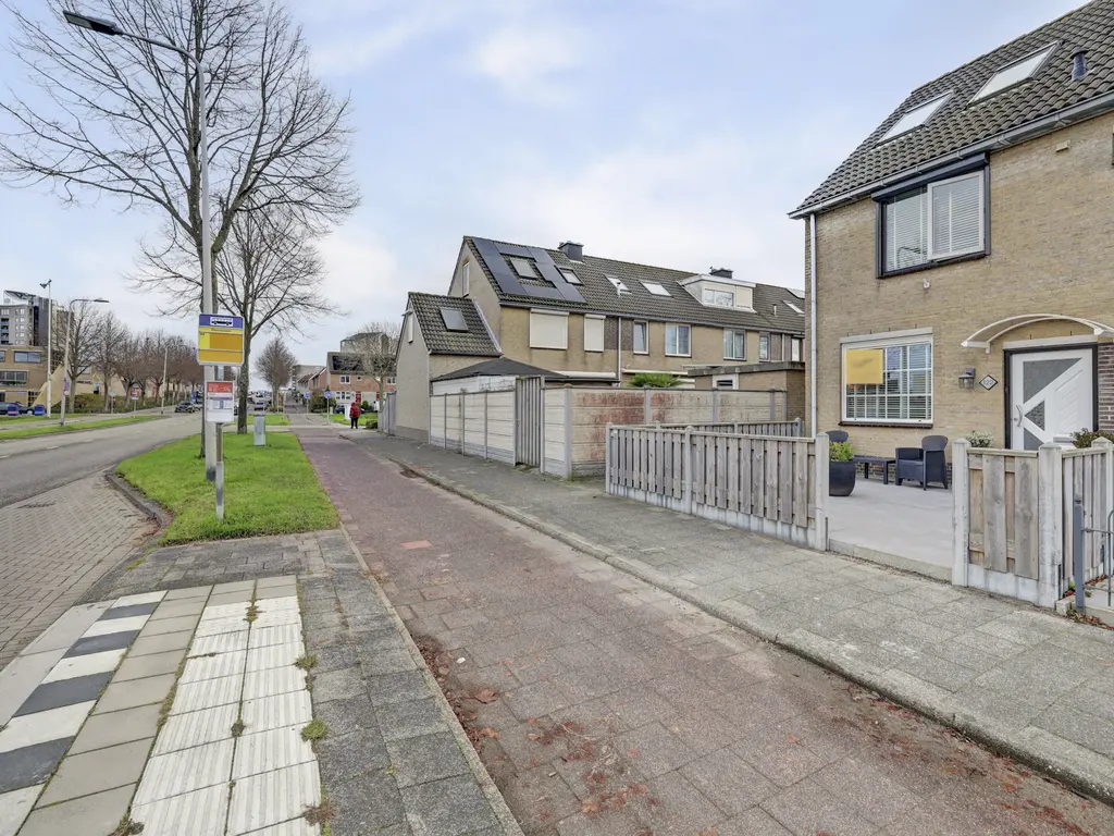 Donaulaan 122, SPIJKENISSE