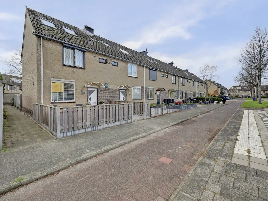 Donaulaan 122, SPIJKENISSE