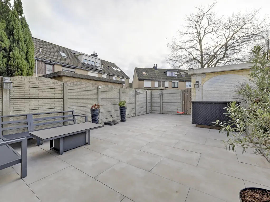 Donaulaan 122, SPIJKENISSE