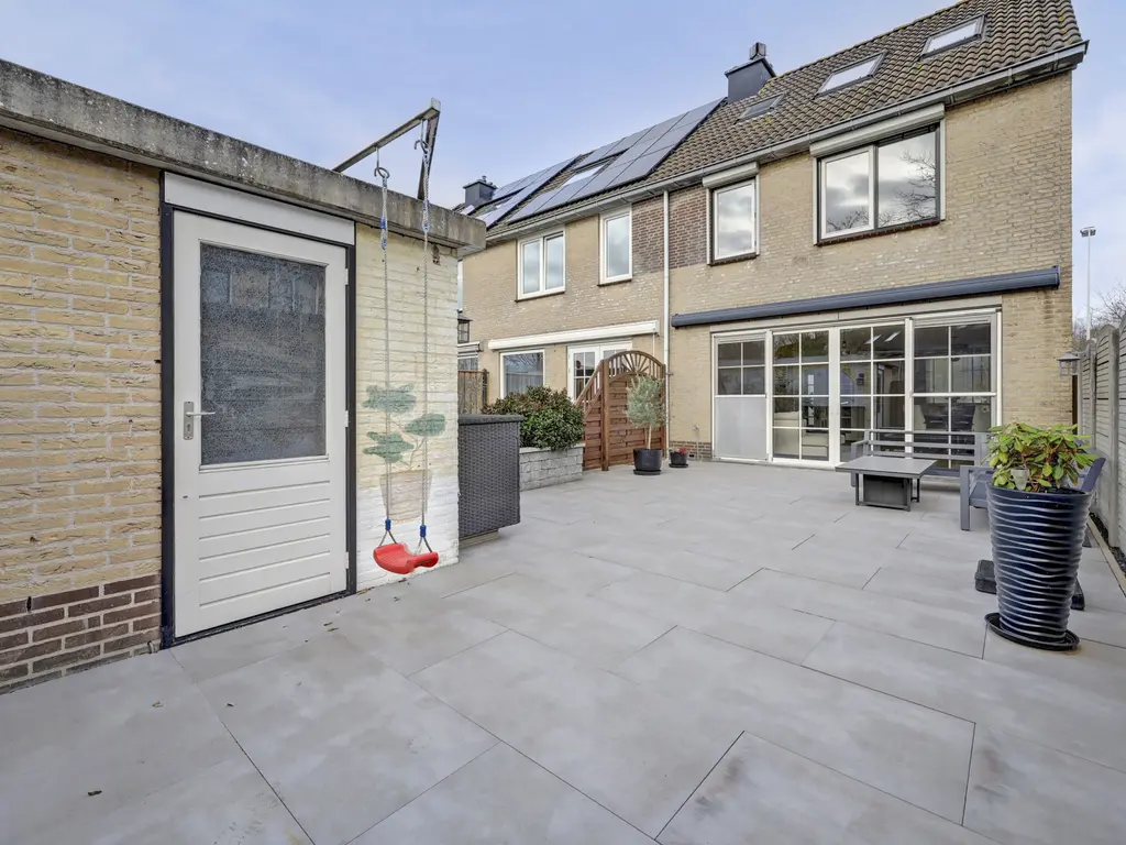 Donaulaan 122, SPIJKENISSE