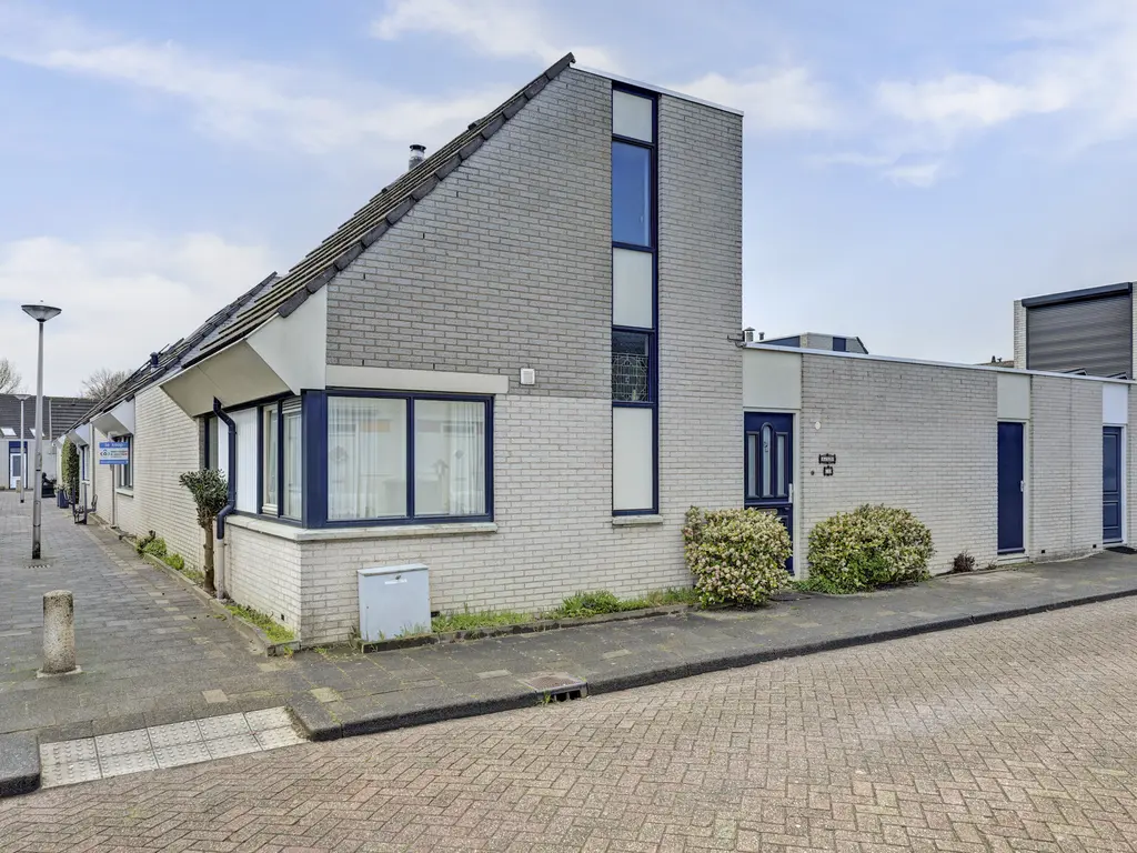 Neckarstraat 10, SPIJKENISSE