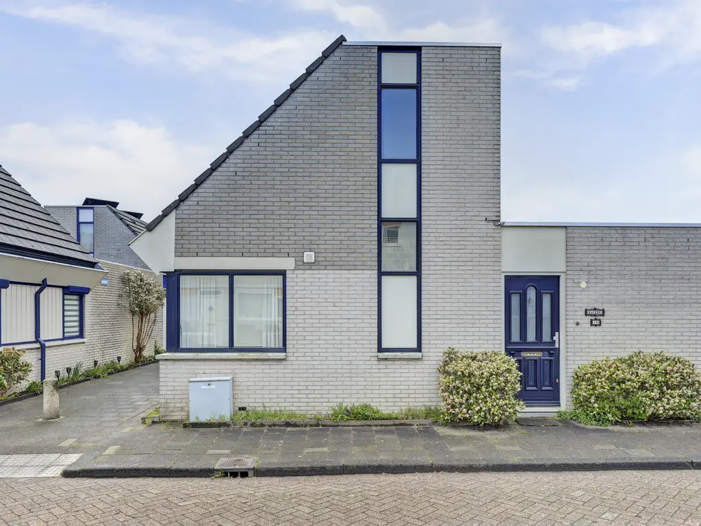 Neckarstraat 10, SPIJKENISSE