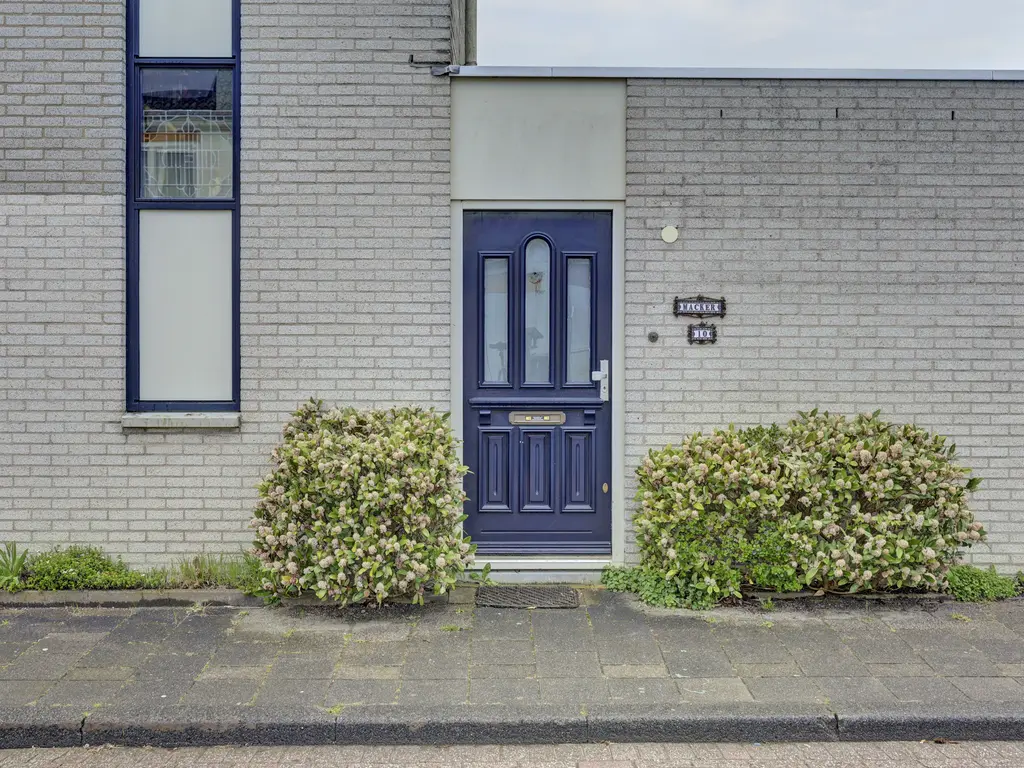 Neckarstraat 10, SPIJKENISSE