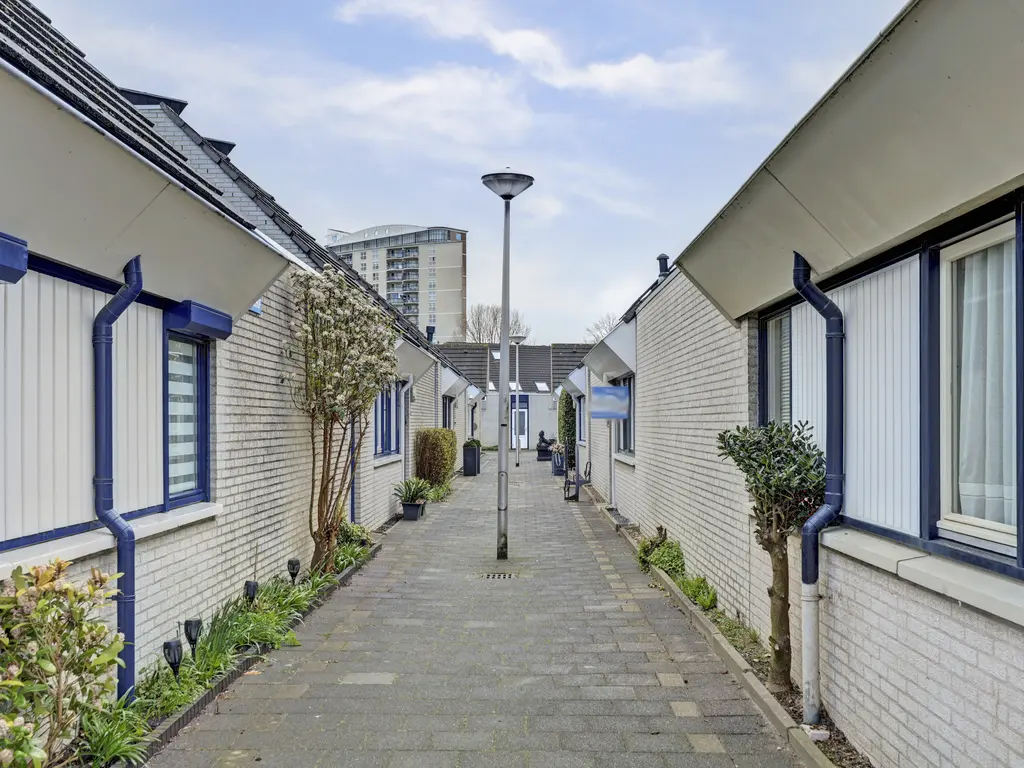 Neckarstraat 10, SPIJKENISSE