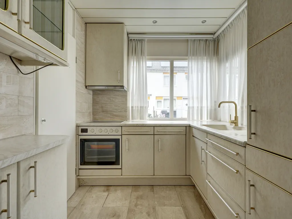 Neckarstraat 10, SPIJKENISSE