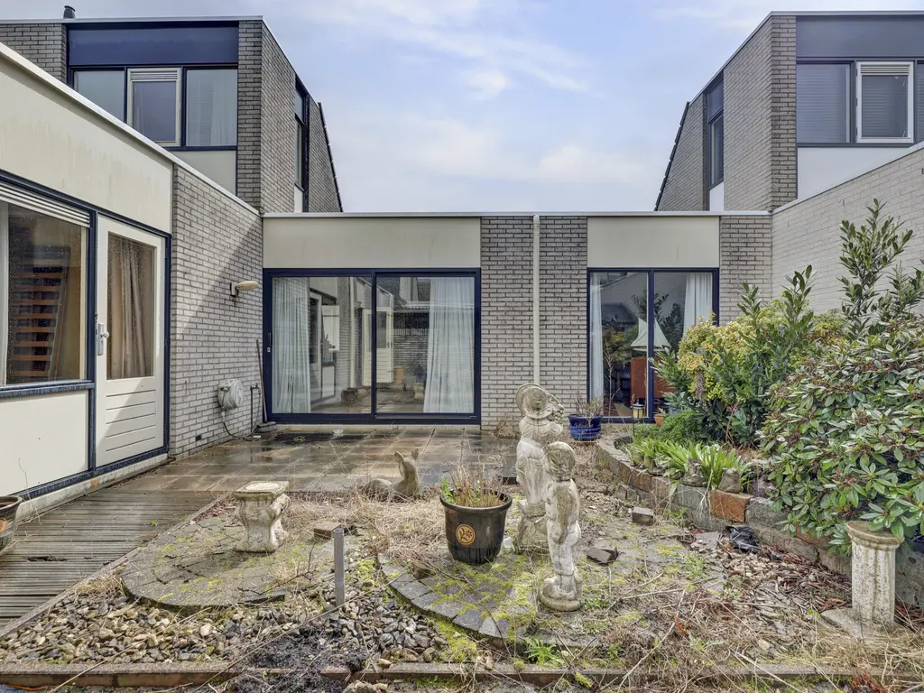 Neckarstraat 10, SPIJKENISSE