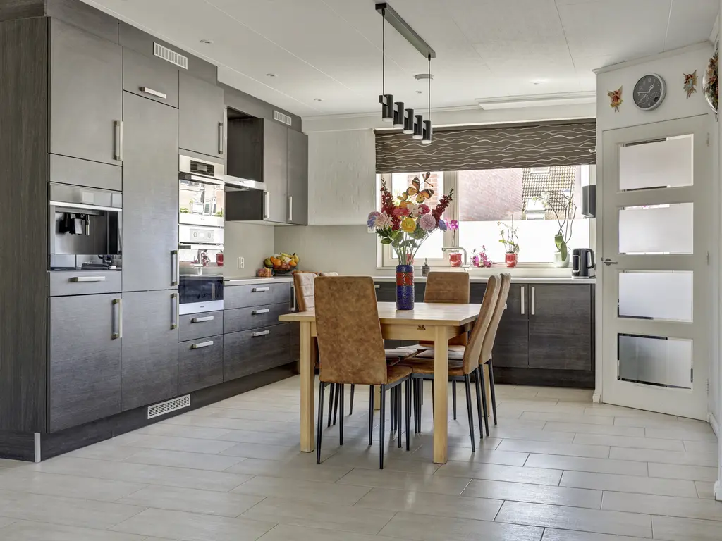 Klompenmaker 3, SPIJKENISSE