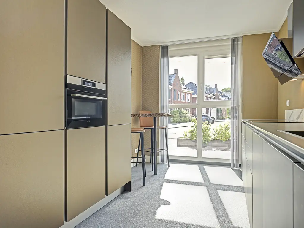 Fibula 33, ZUIDLAND