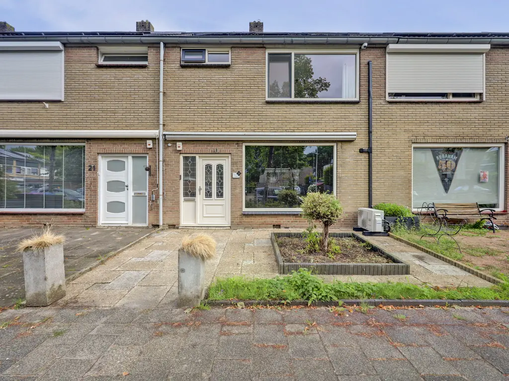 Hazelaarstraat 23, SPIJKENISSE