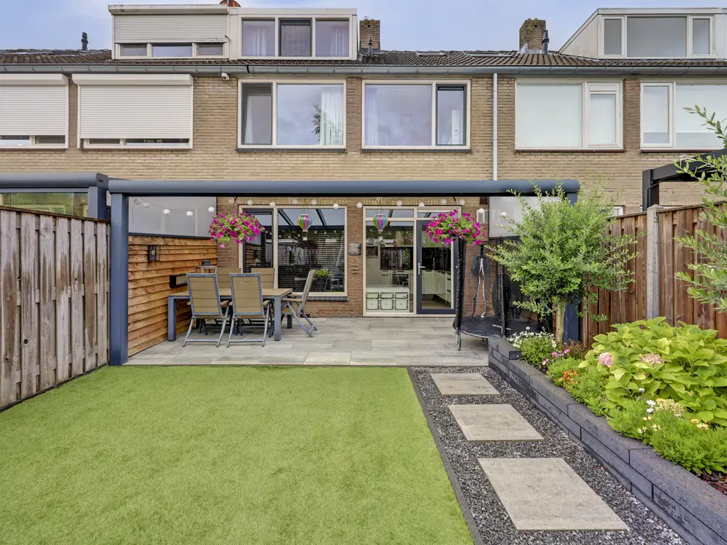 Hazelaarstraat 23, SPIJKENISSE