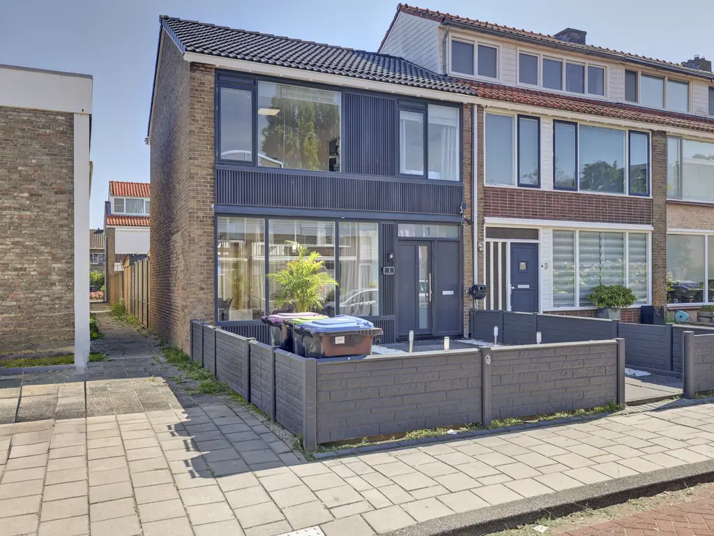 Multatulistraat 1, SPIJKENISSE