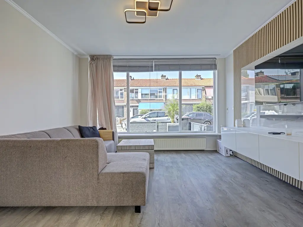 Multatulistraat 1, SPIJKENISSE