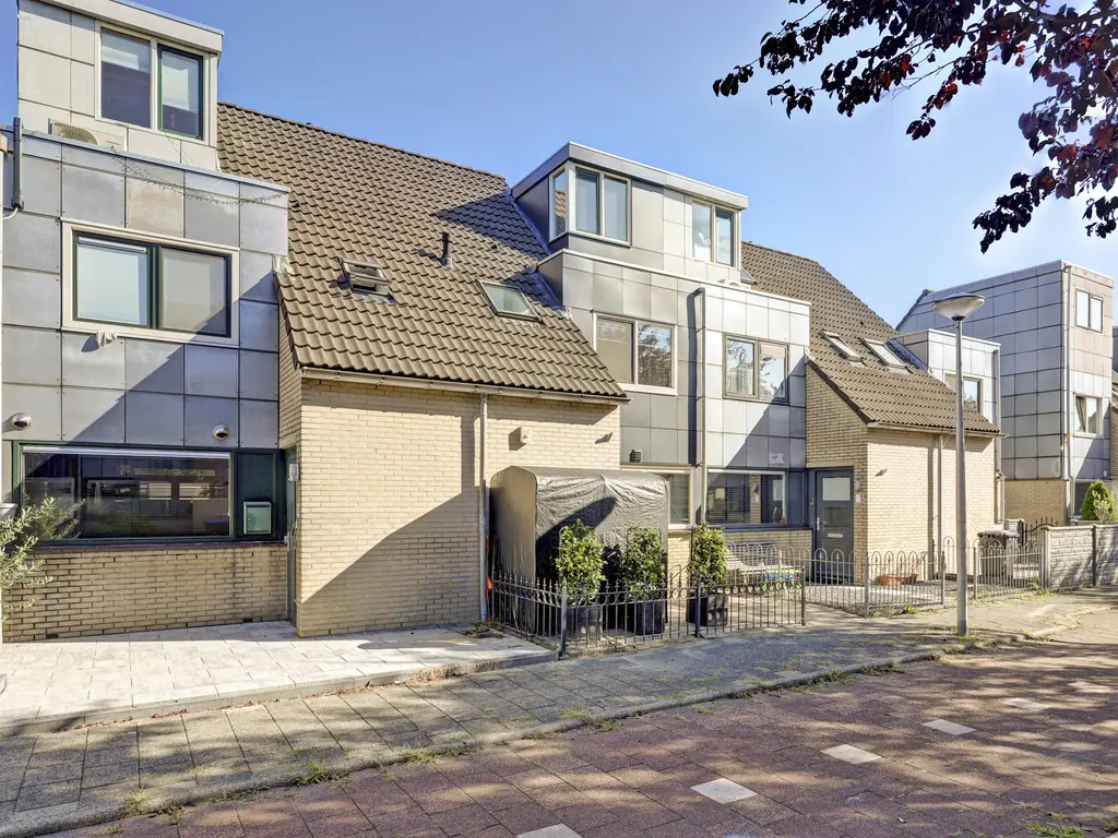 Haya van Someren-Downerpad 34, SPIJKENISSE