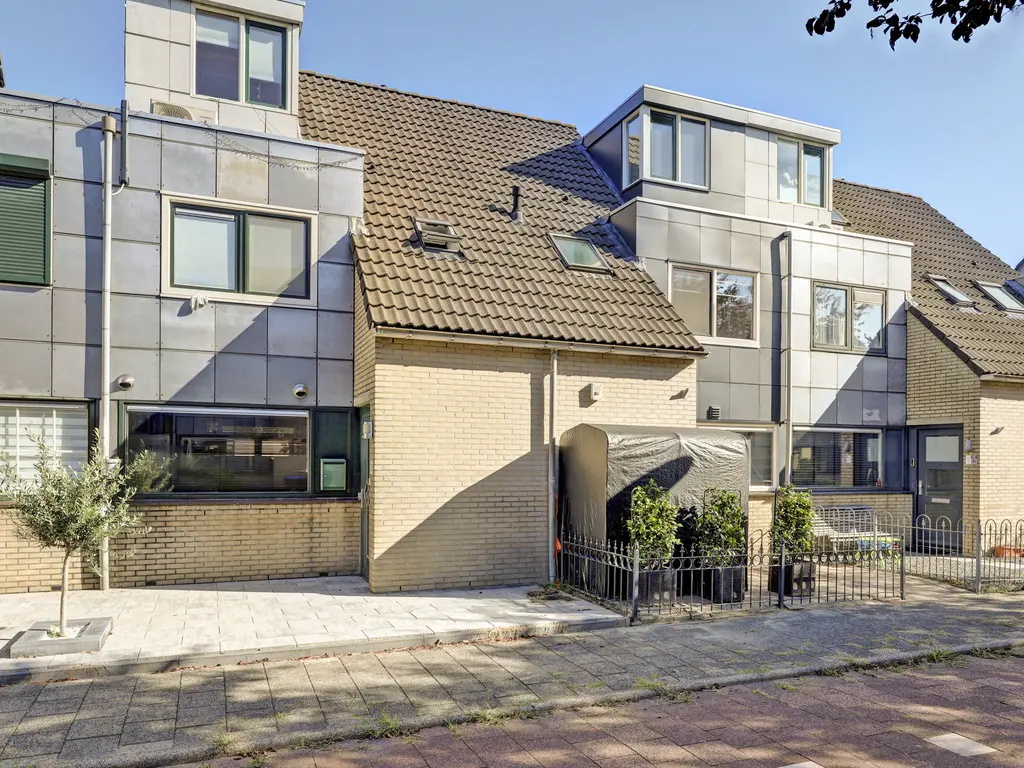 Haya van Someren-Downerpad 34, SPIJKENISSE