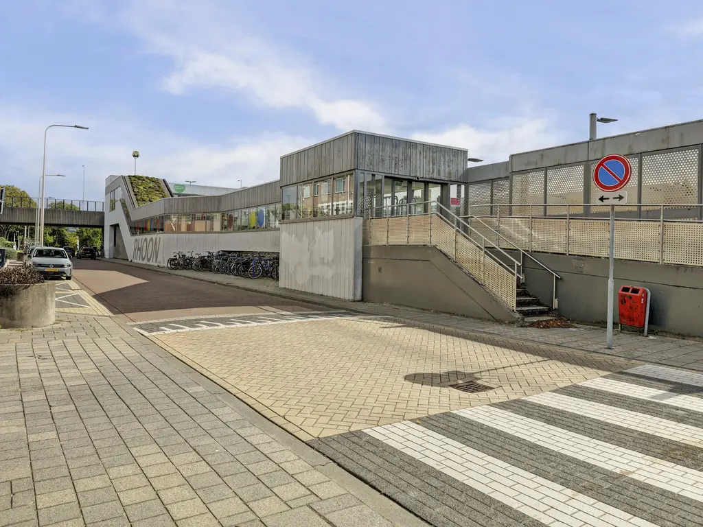 Stationsstraat 2, RHOON