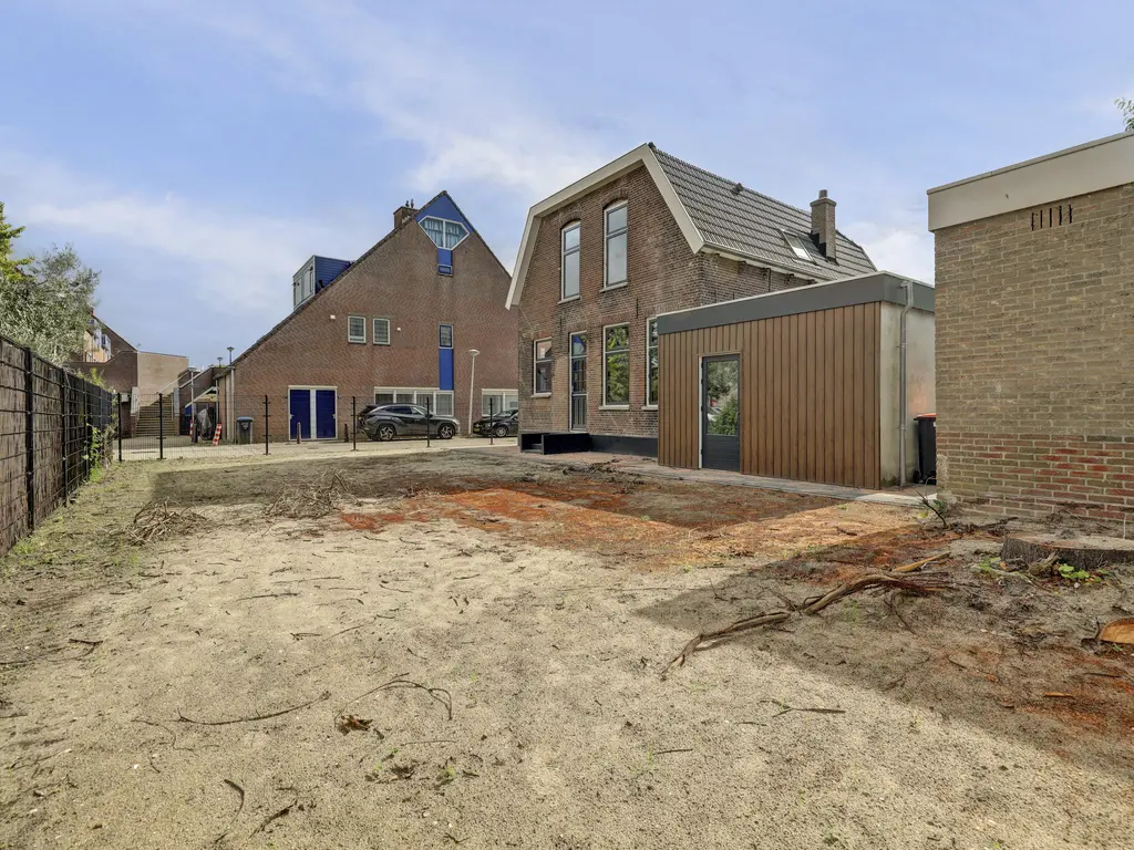 Stationsstraat 2, RHOON