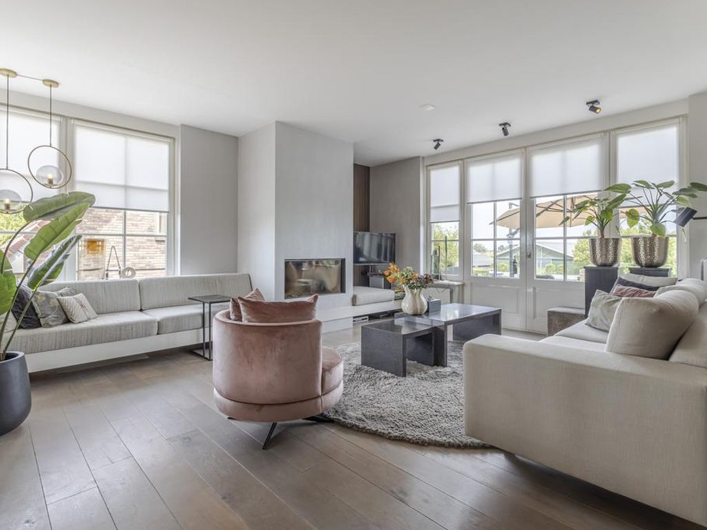 Rivierdijk 39, HARDINXVELD-GIESSENDAM