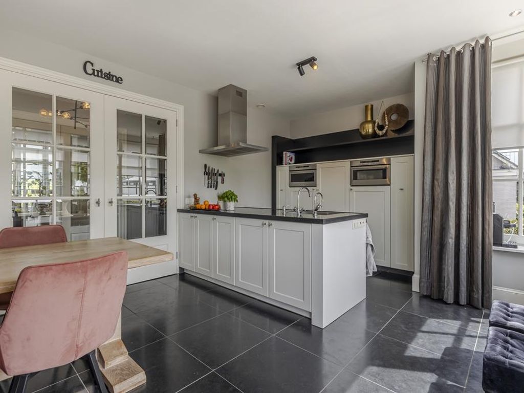 Rivierdijk 39, HARDINXVELD-GIESSENDAM