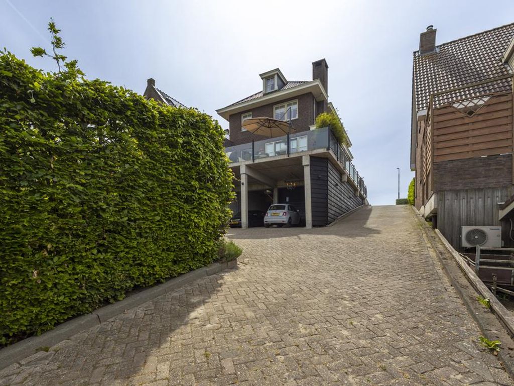 Rivierdijk 39, HARDINXVELD-GIESSENDAM