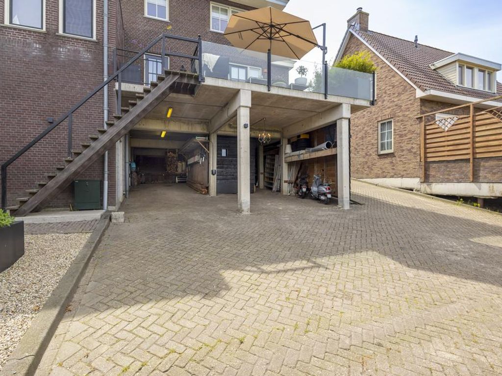 Rivierdijk 39, HARDINXVELD-GIESSENDAM