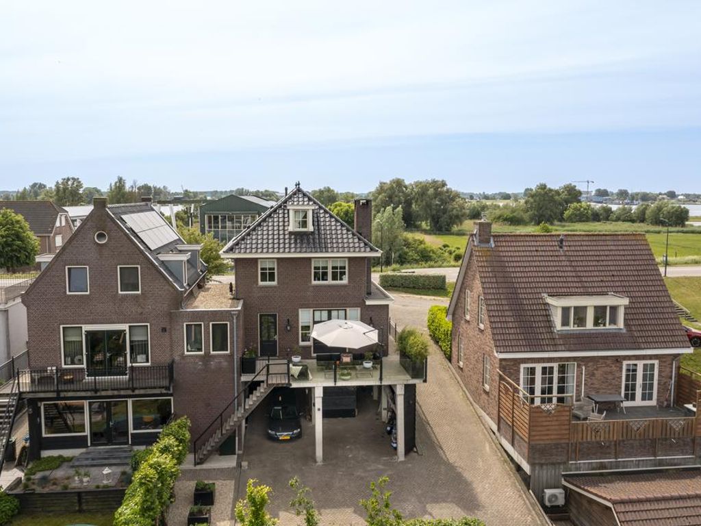 Rivierdijk 39, HARDINXVELD-GIESSENDAM