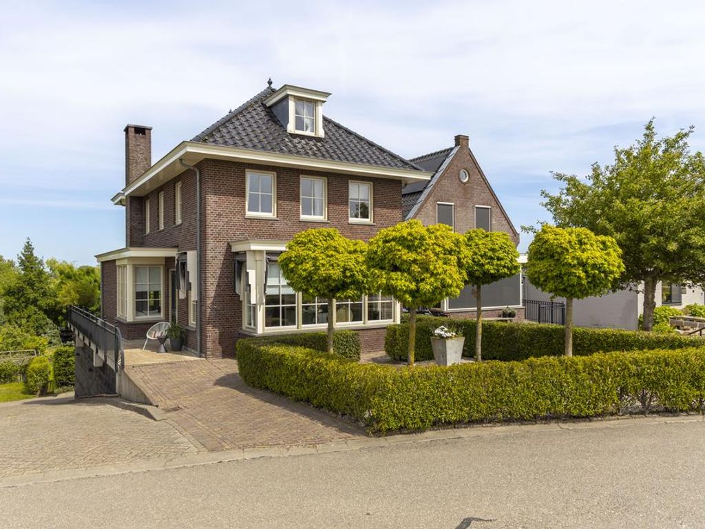 Rivierdijk 39, HARDINXVELD-GIESSENDAM