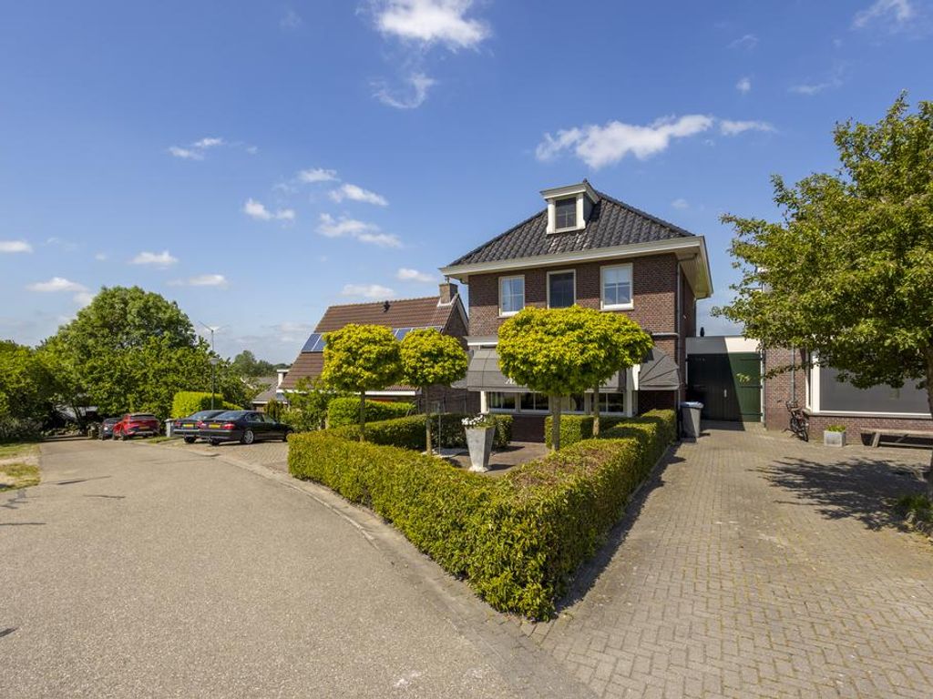 Rivierdijk 39, HARDINXVELD-GIESSENDAM