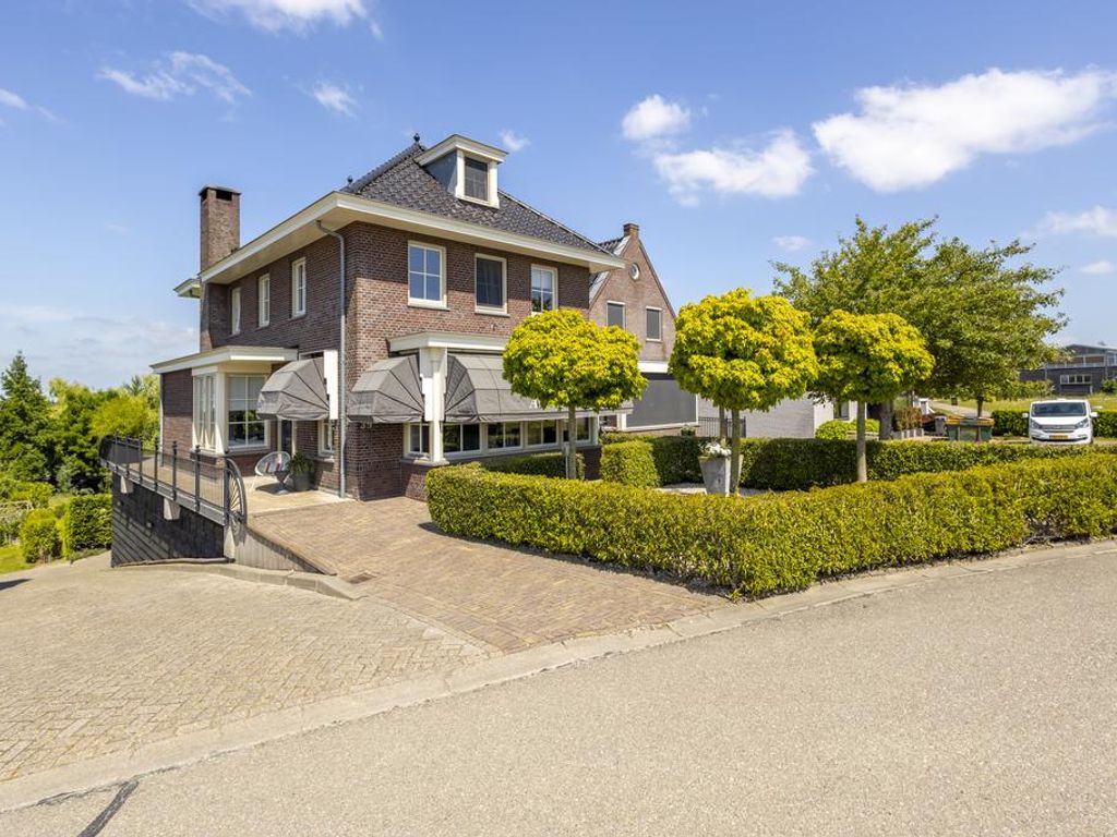 Rivierdijk 39, HARDINXVELD-GIESSENDAM