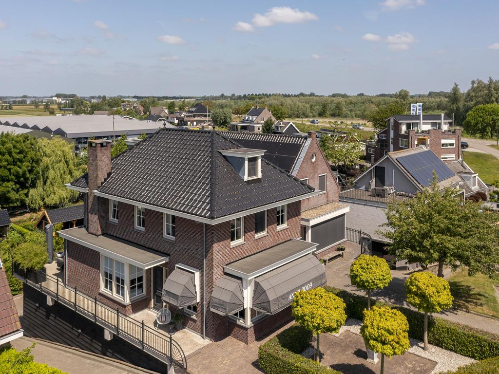 Rivierdijk 39, HARDINXVELD-GIESSENDAM