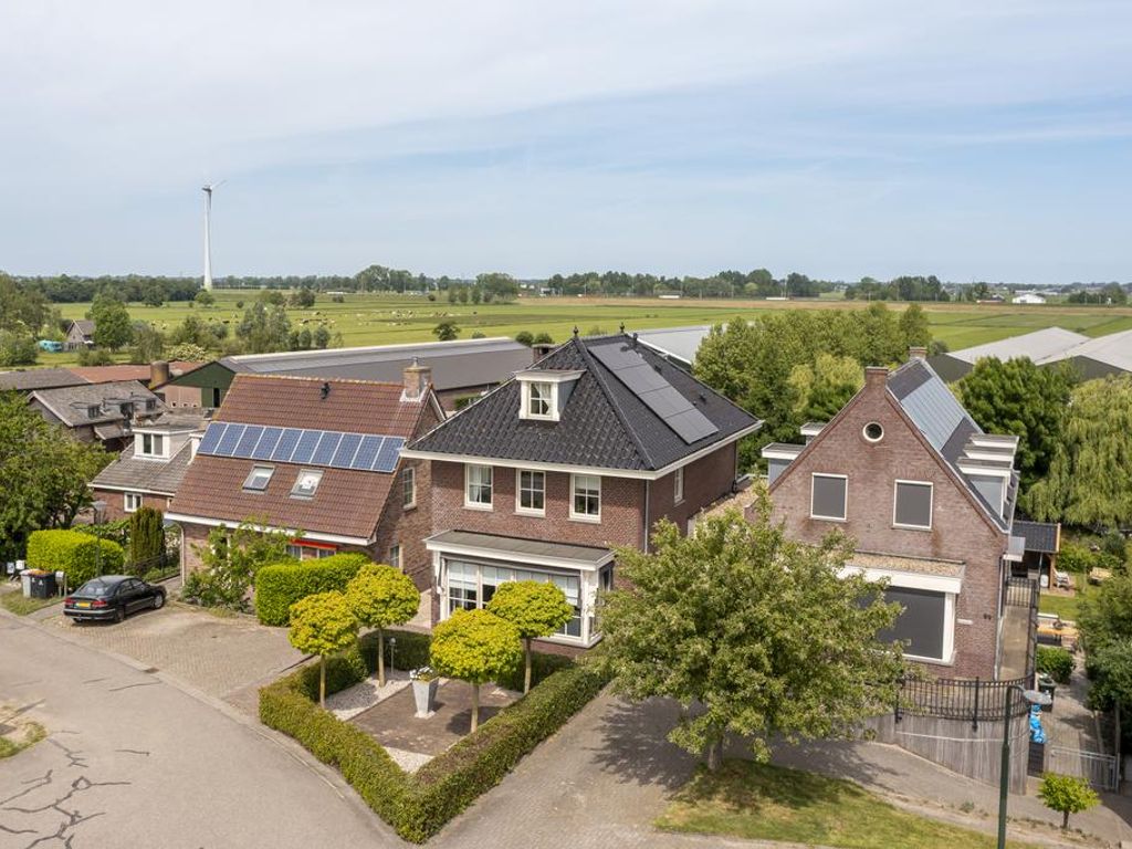 Rivierdijk 39, HARDINXVELD-GIESSENDAM