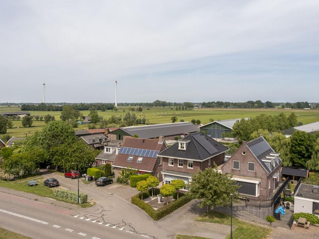 Rivierdijk 39, HARDINXVELD-GIESSENDAM