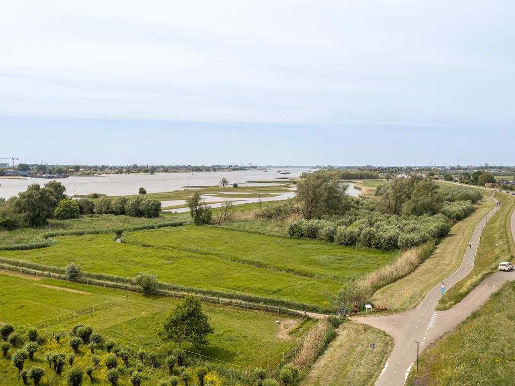 Rivierdijk 39, HARDINXVELD-GIESSENDAM