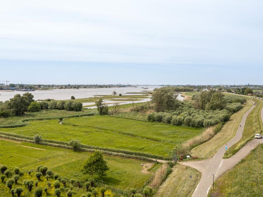 Rivierdijk 39, HARDINXVELD-GIESSENDAM
