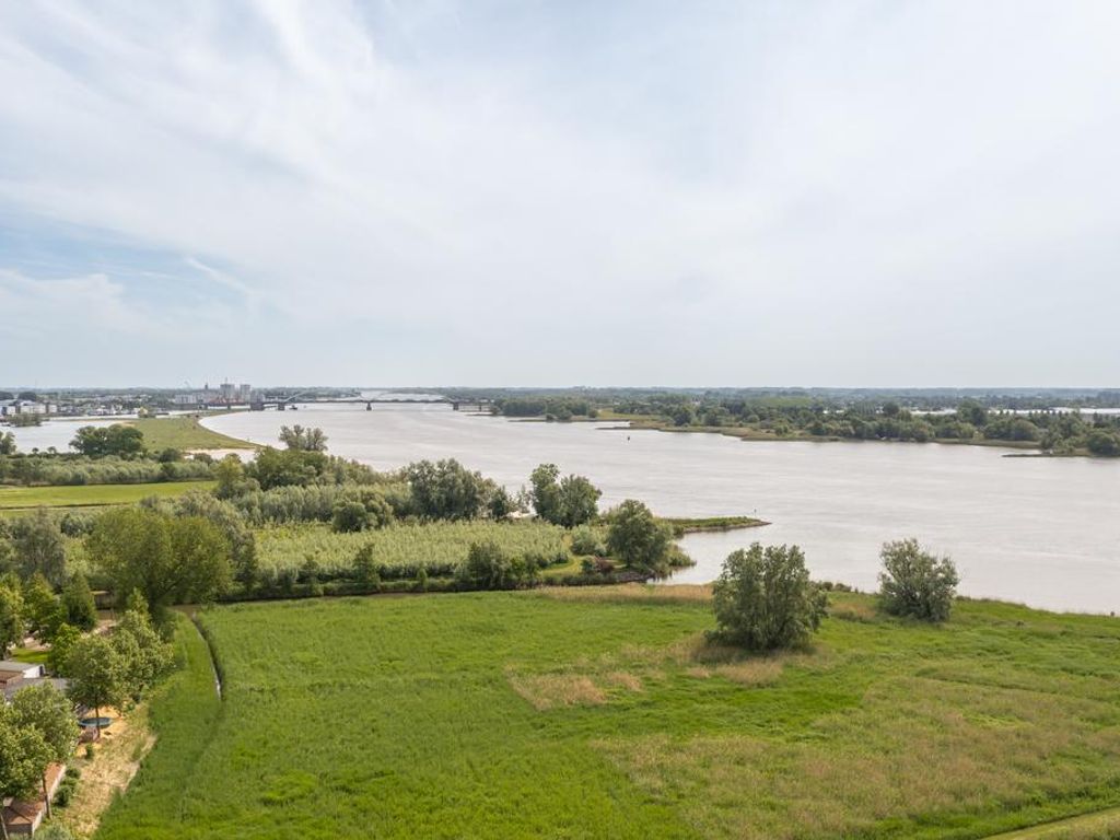 Rivierdijk 39, HARDINXVELD-GIESSENDAM