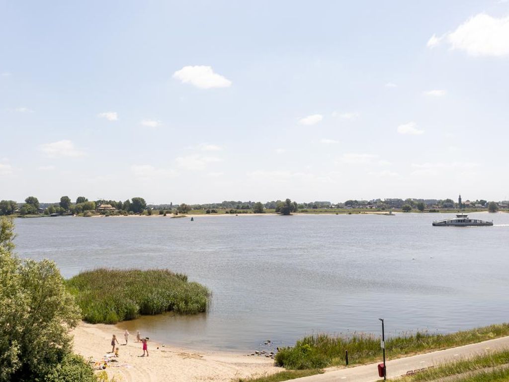 Rivierdijk 39, HARDINXVELD-GIESSENDAM