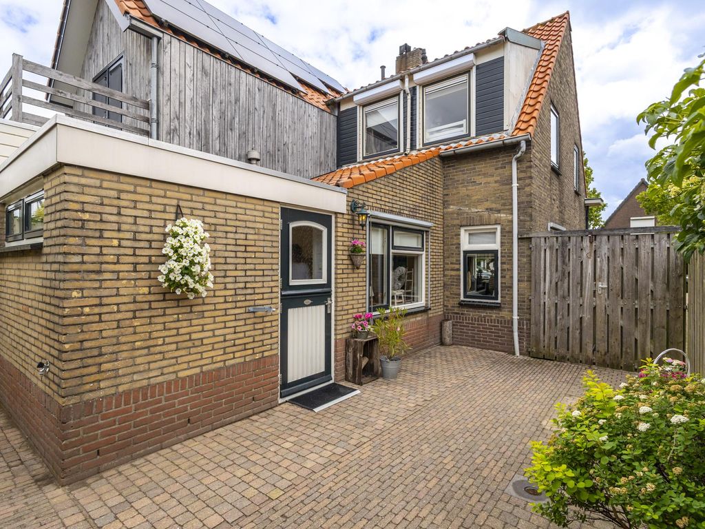 Sluisweg 34, HARDINXVELD-GIESSENDAM